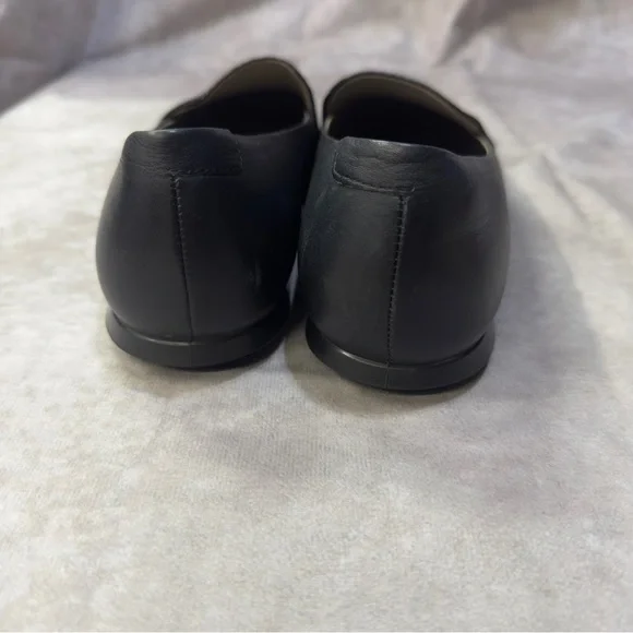 Ecco Touch Ballerina 2.0 Black Snakeskin Leather Loafers
Size 40 (US 9/9.5) - Picture 3 of 6